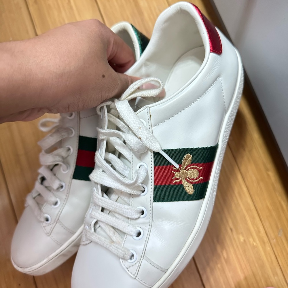 GUCCI Women's Ace sneaker with bee